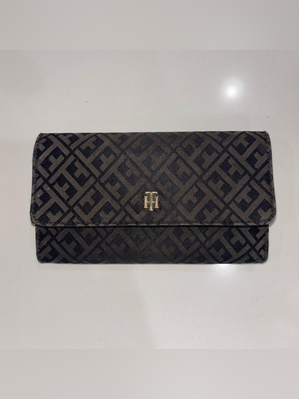 Tommy Hilfiger Brown Tri Fold Zip Wallet Organizer